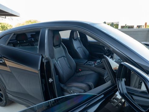 Used 2021 Lamborghini Urus AWD/4WD image 26