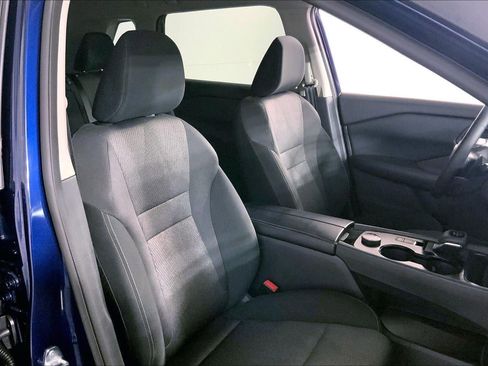 Used 2025 Nissan Rogue SV image 7