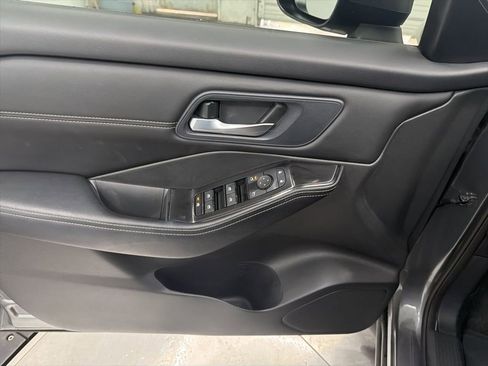 Used 2024 Nissan Rogue SV w/ SV Premium Package image 18