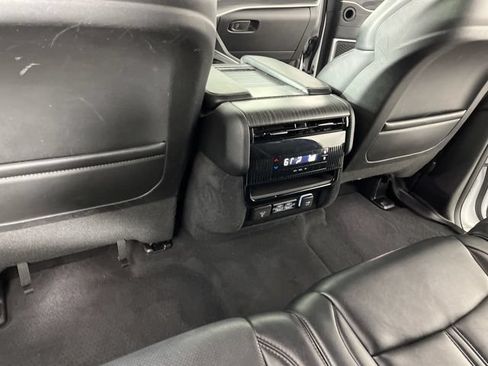 Used 2024 Jeep Wagoneer Series II w/ Flexible Seating Group RWD image 43