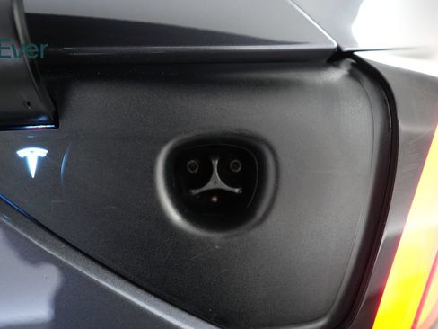 Used 2023 Tesla Model Y Long Range AWD/4WD image 10