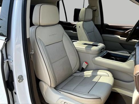 Used 2021 GMC Yukon Denali w/ Denali Premium Package RWD image 32