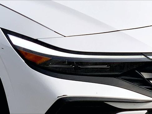 Used 2025 Hyundai Elantra Sport FWD image 23