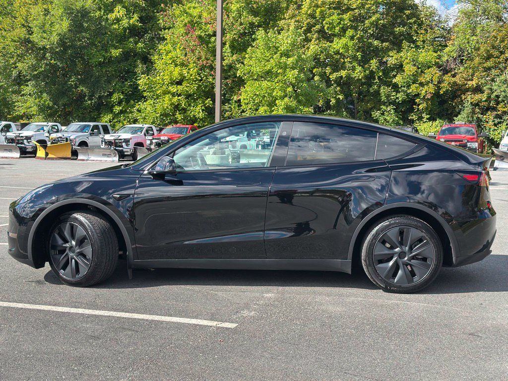 Used 2025 Tesla Model Y Long Range AWD/4WD image 3