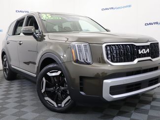 Used 2025 Kia Telluride EX w/ EX Captain's Chair Package video 2