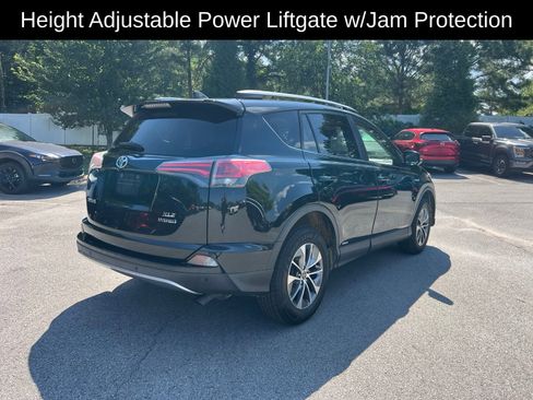 Used 2017 Toyota RAV4 XLE w/ Convenience Package AWD/4WD image 8