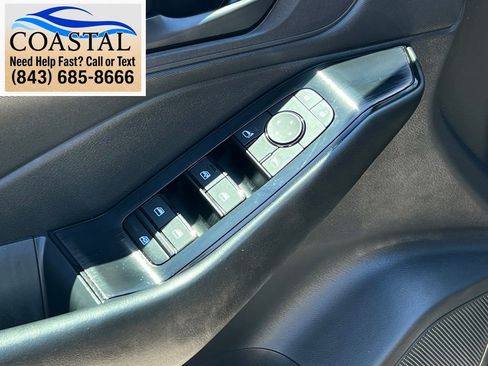 Used 2024 Nissan Rogue S FWD image 7