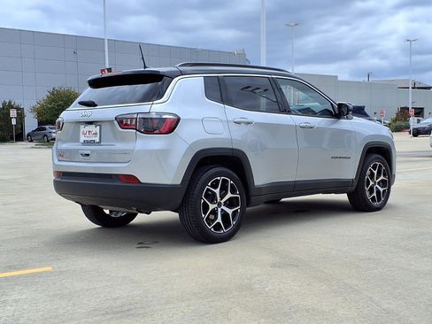 Used 2025 Jeep Compass Limited AWD/4WD image 5