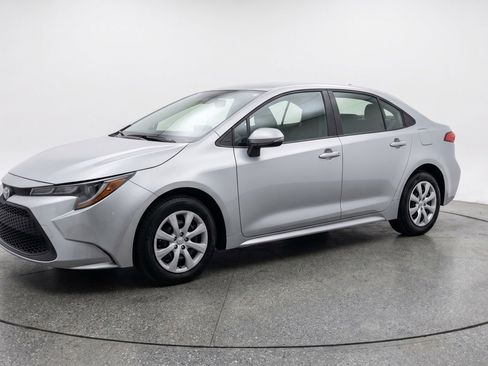 Used 2025 Toyota Corolla LE FWD image 3