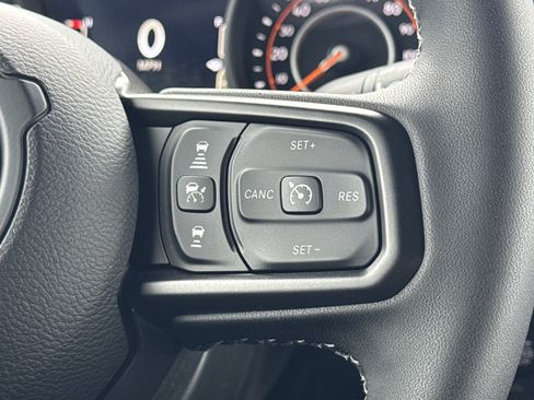 Used 2025 Jeep Wrangler Unlimited Sport AWD/4WD image 9