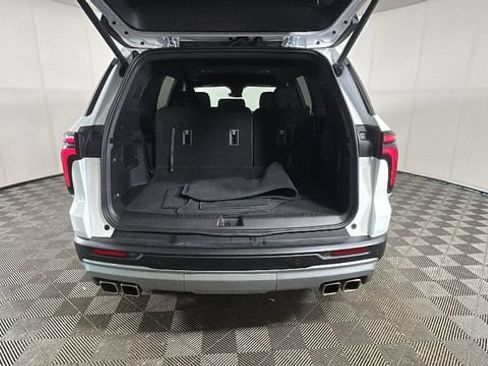 Used 2025 Chevrolet Traverse LT AWD/4WD image 27