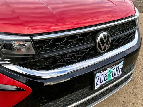 Used 2022 Volkswagen Taos SE w/ Panoramic Sunroof Package image 33