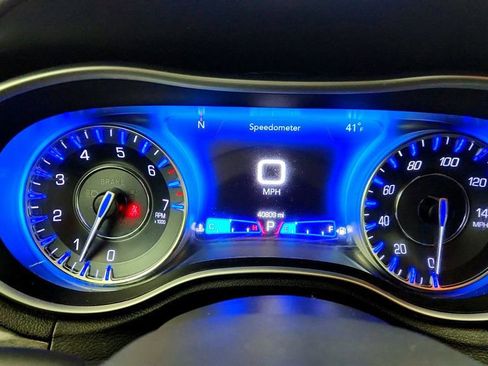 Used 2022 Chrysler 300 Touring w/ Sport Appearance Package image 14