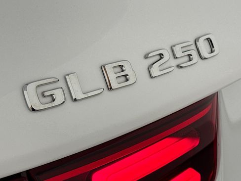 New 2026 Mercedes-Benz GLB 250 image 8