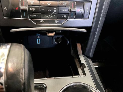 Used 2018 Ford Explorer XLT w/ XLT Appearance Package AWD/4WD image 16