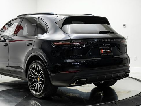 Used 2023 Porsche Cayenne w/ Premium Package AWD/4WD image 15
