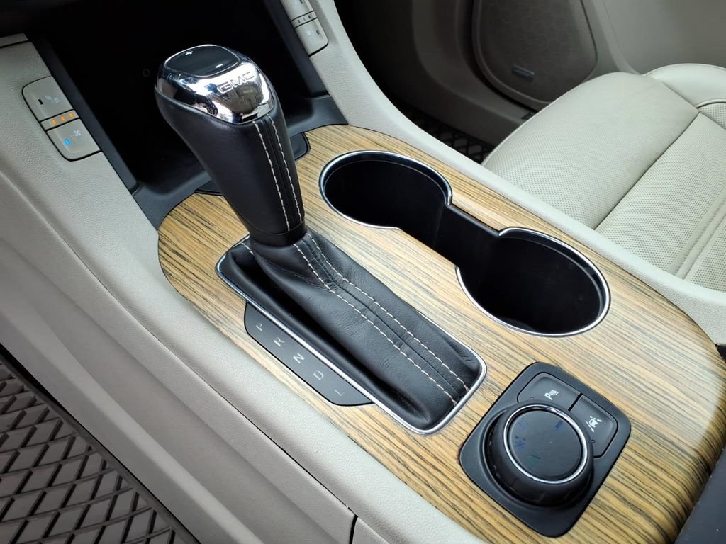 Used 2018 GMC Acadia Denali w/ Technology Package FWD image 19