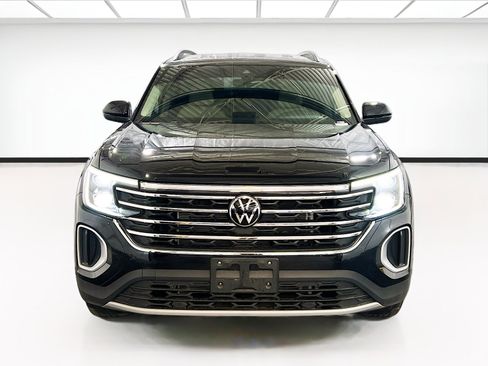 Used 2025 Volkswagen Atlas SE FWD image 2
