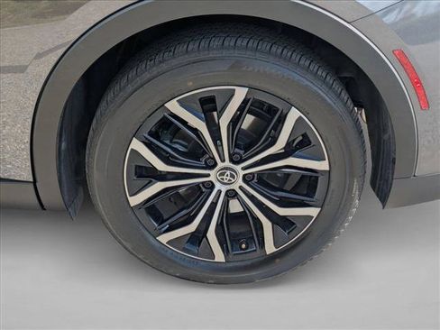 Used 2023 Toyota Crown AWD/4WD image 10