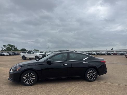 Certified 2025 Nissan Altima 2.5 SV image 11