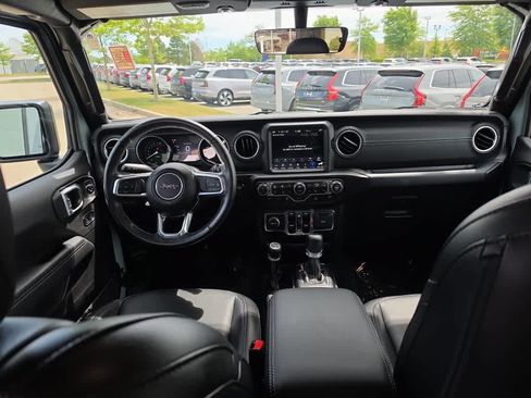 Used 2023 Jeep Wrangler Unlimited Sahara w/ Cold Weather Group AWD/4WD image 10