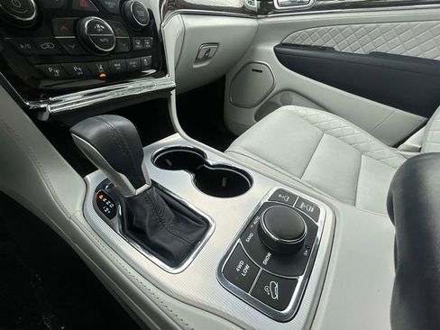 Used 2021 Jeep Grand Cherokee Summit AWD/4WD image 33
