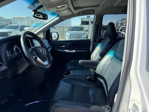 Used 2017 Toyota Sienna SE Premium image 15