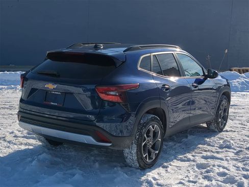 Used 2024 Chevrolet Trax LT w/ LT Convenience Package image 14