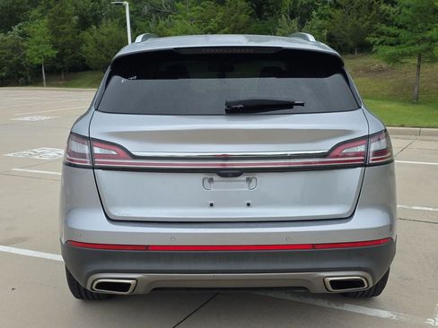 Used 2022 Lincoln Nautilus FWD w/ Premium Package image 4