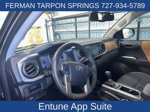 Used 2017 Toyota Tacoma SR5 w/ Tow Package RWD image 9