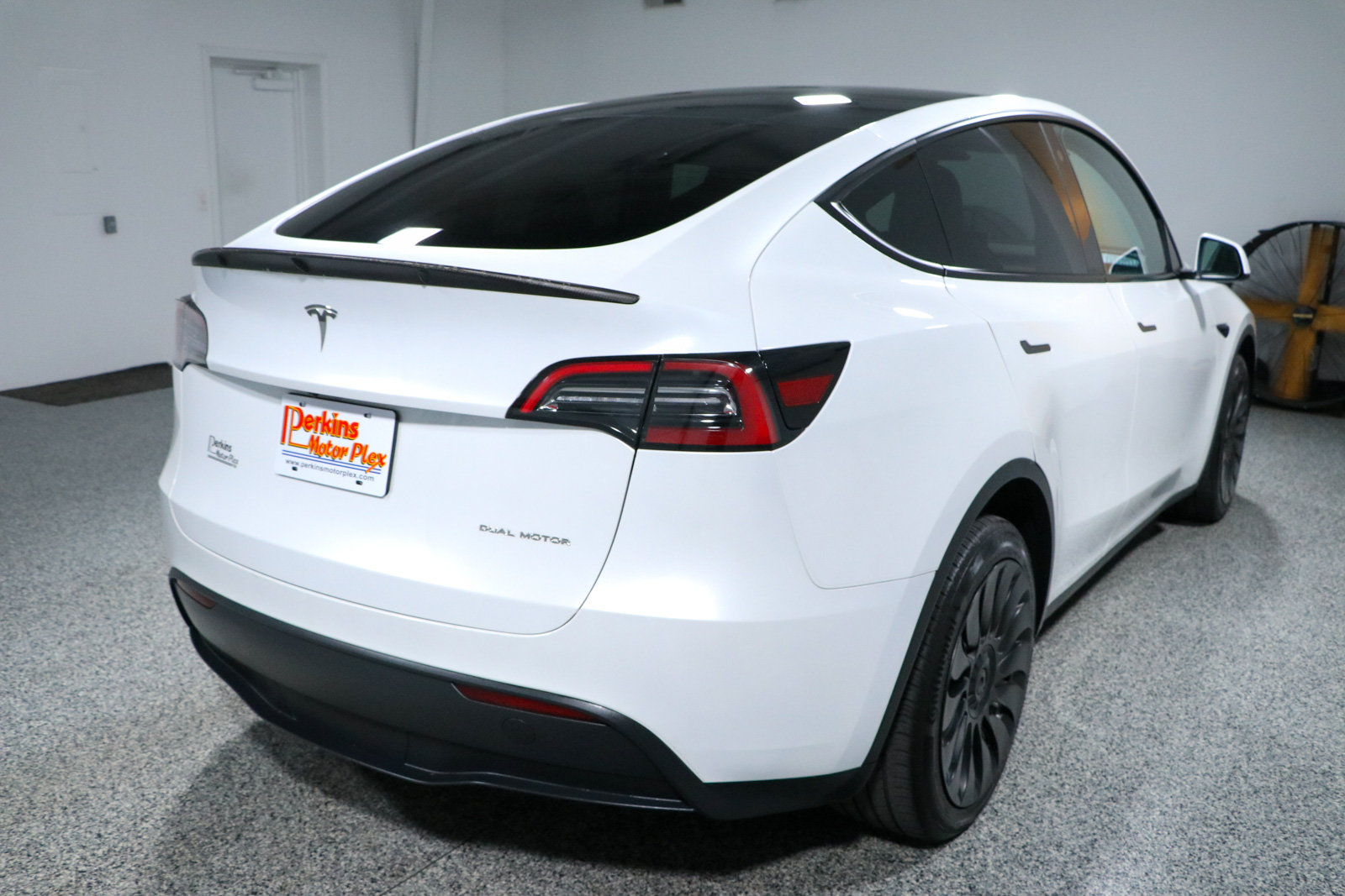 Used 2023 Tesla Model Y AWD image 7