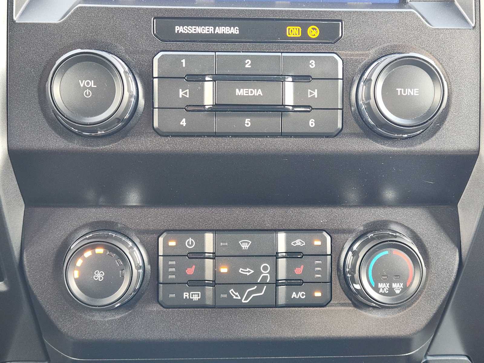 Used 2020 Ford F250 XLT w/ XLT Premium Package AWD/4WD image 19