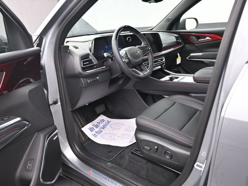 New 2026 Chevrolet Traverse Z71 w/ Enhanced Driving Package AWD/4WD image 9