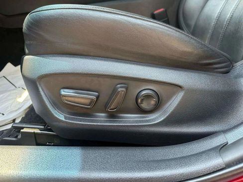 Used 2019 Toyota Avalon XLE image 28