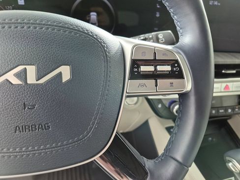 Used 2025 Kia Telluride SX w/ SX Captain's Chair Package AWD/4WD image 15