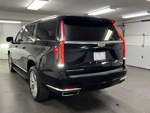 Used 2023 Cadillac Escalade ESV Premium Luxury image 2