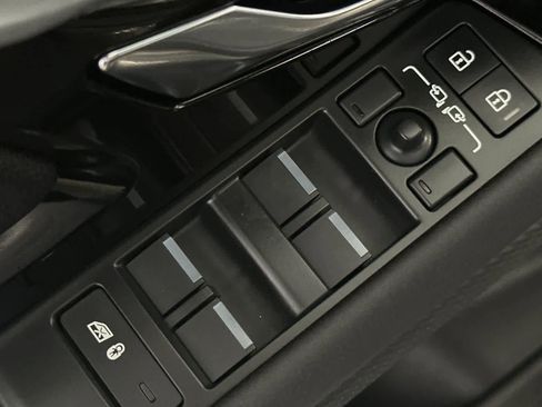 Used 2023 Land Rover Range Rover Evoque R-Dynamic S AWD/4WD image 14