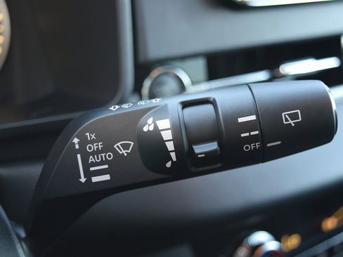 Used 2024 Mitsubishi Outlander SE image 16