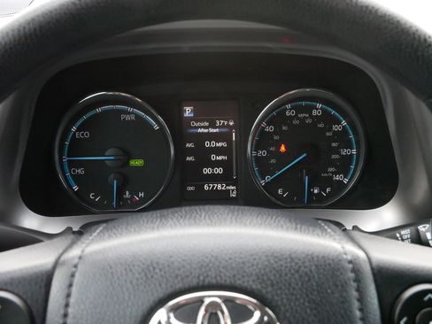 Used 2018 Toyota RAV4 LE image 21