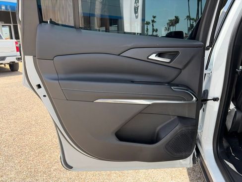 Used 2026 Chevrolet Traverse LT w/ Driver Confidence Package FWD image 21