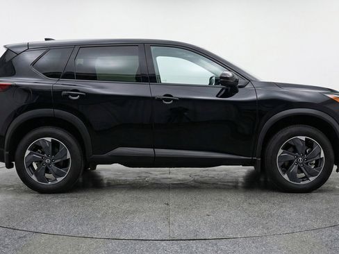 Used 2025 Nissan Rogue SV FWD image 11