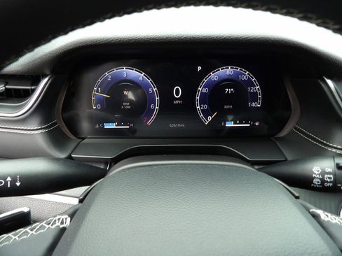 Used 2023 Jeep Grand Cherokee L Laredo image 14