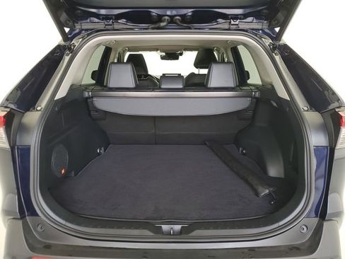 Used 2021 Toyota RAV4 XLE Premium FWD image 11