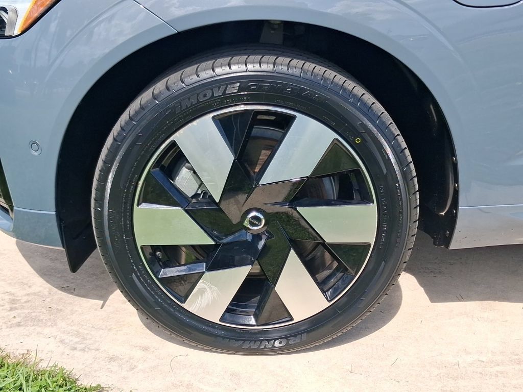 Certified 2024 Volvo XC60 T8 Plus w/ Protection Package Premier AWD/4WD image 2