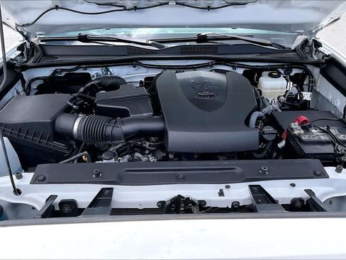Used 2020 Toyota Tacoma TRD Off-Road w/ Technology Package AWD/4WD image 9