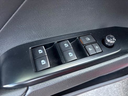 Used 2019 Toyota Camry XLE w/ Sunroof Package image 23