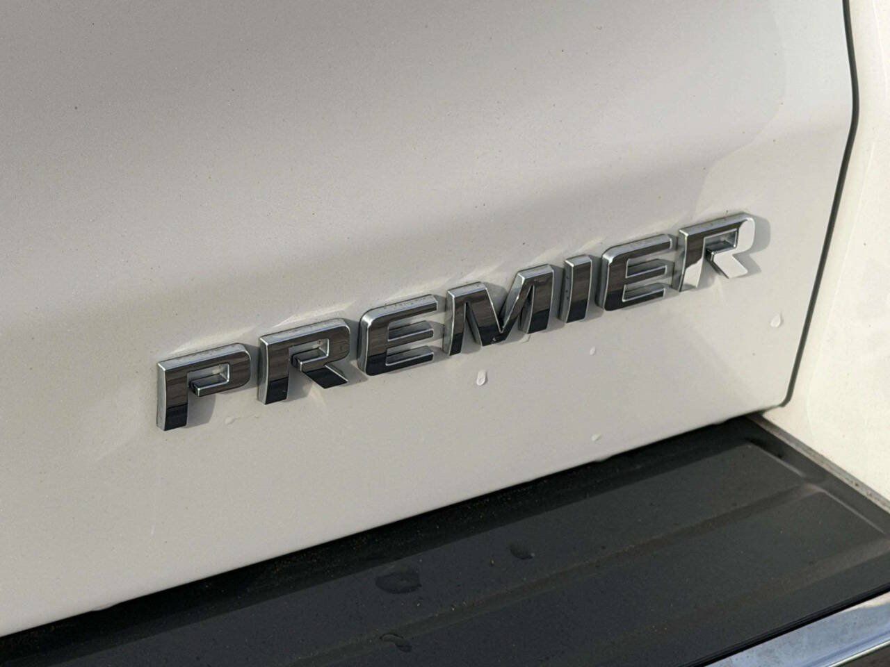 Used 2019 Chevrolet Suburban Premier w/ Premier Plus Edition AWD/4WD image 6