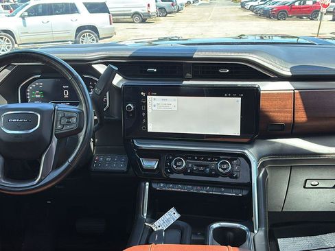 Used 2024 GMC Sierra 2500 Denali Ultimate AWD/4WD image 30