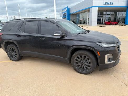Used 2023 Chevrolet Traverse RS FWD image 2