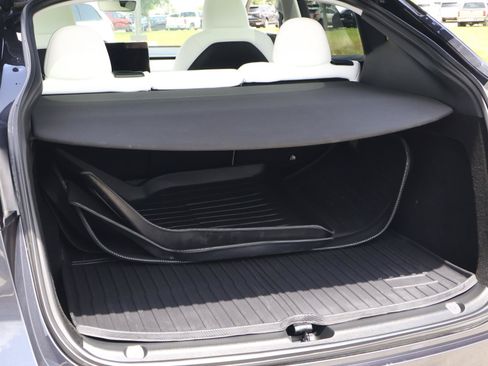 Used 2024 Tesla Model Y Long Range AWD/4WD image 19